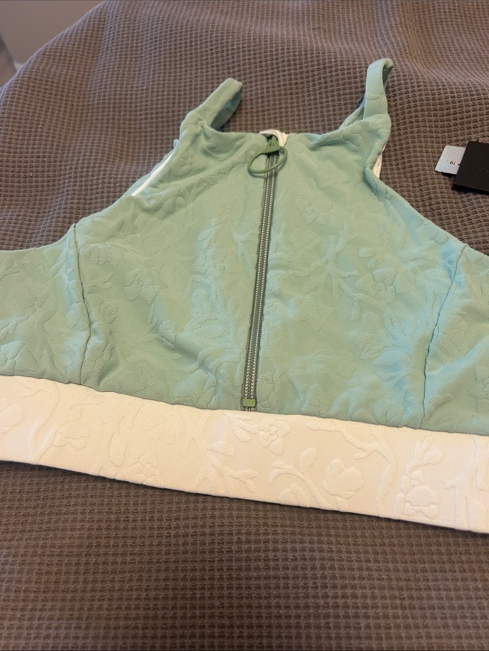 Twenty SPORTS BRA W/Front Zip size Medium NWT